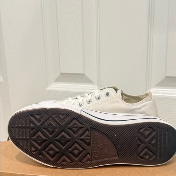 Converse Women’s Chuck Taylor Allstar Lift Platform Canvas - Picture 7 of 7